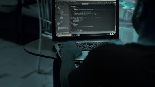 Générer du code informatique avec ChatGPT gratuit